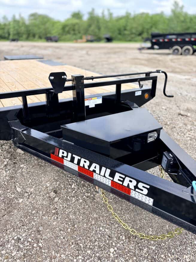 2027 PJ Trailers F8202 - Image 5