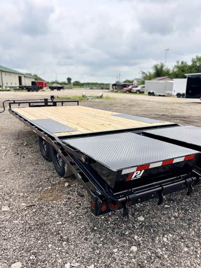2027 PJ Trailers F8202 - Image 9